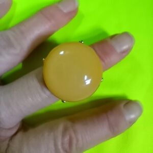 Large goldtone yellow stone stretch adjustable Ring size 7.5